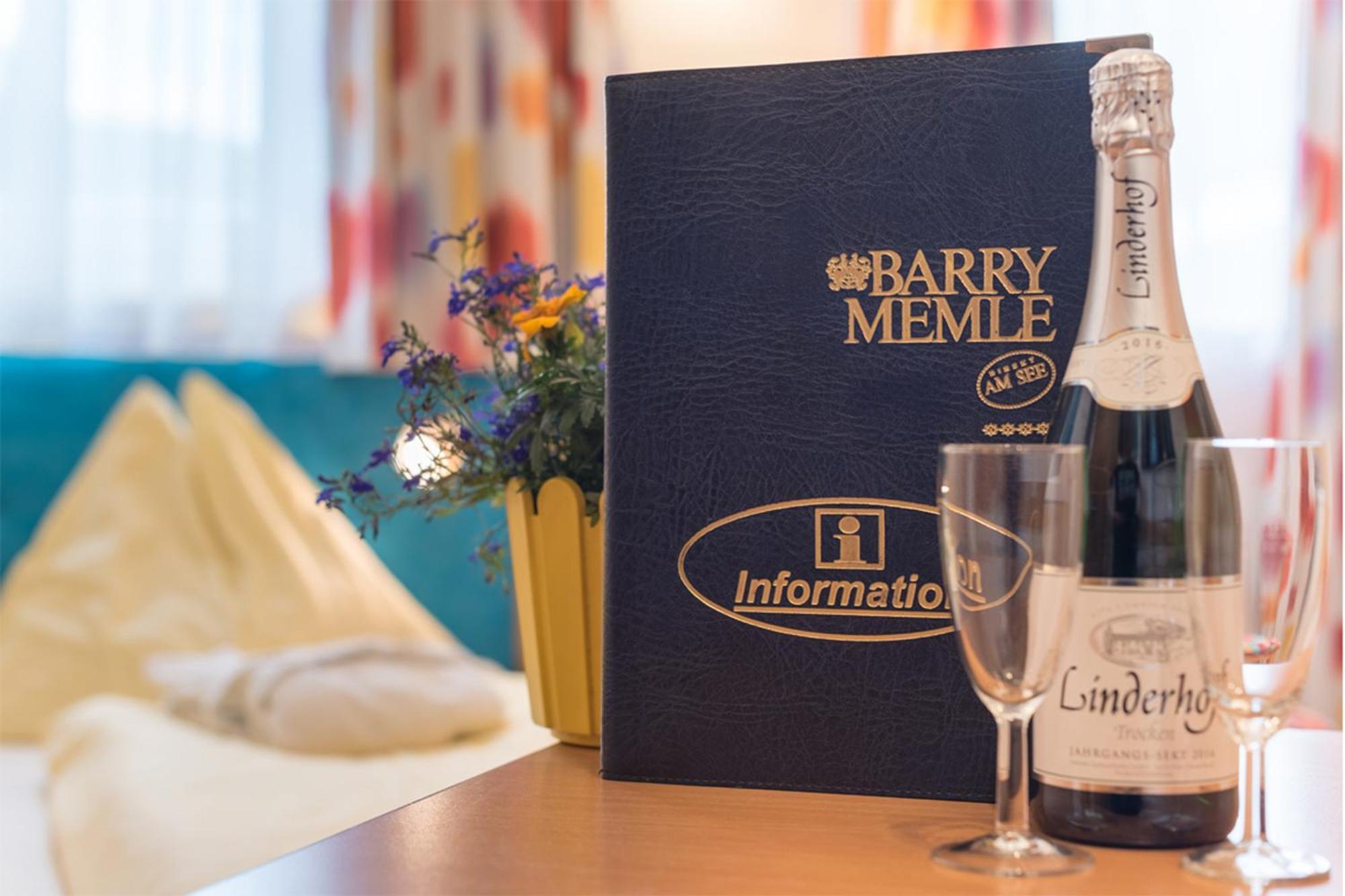 Barry Memle Directly At The Lake Velden am Woerthersee Luaran gambar